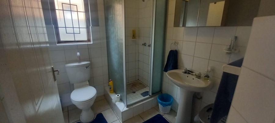 2 Bedroom Property for Sale in Langenhovenpark Free State